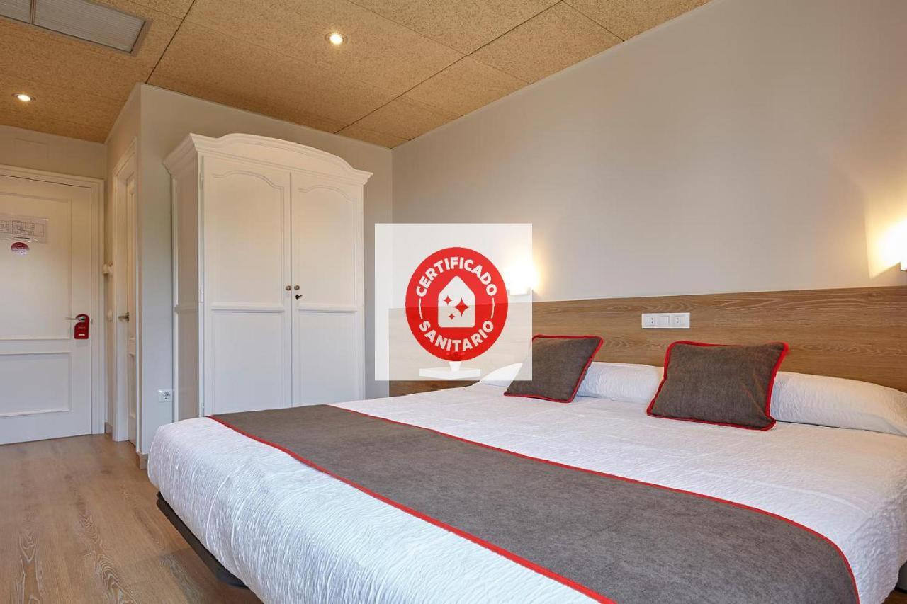 סרברה Hostal Nobadis מראה חיצוני תמונה