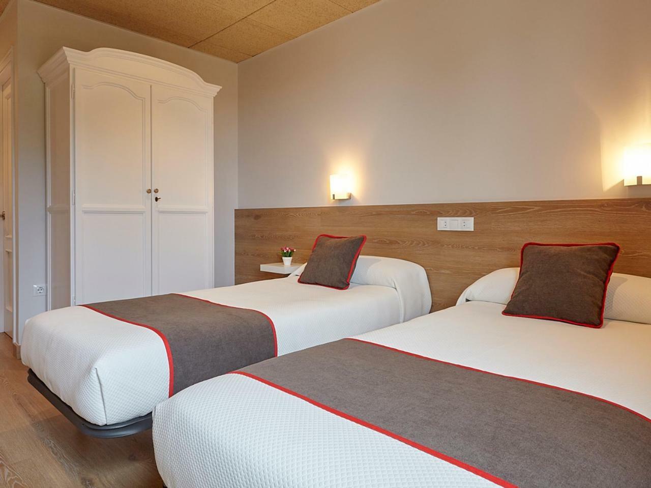סרברה Hostal Nobadis מראה חיצוני תמונה