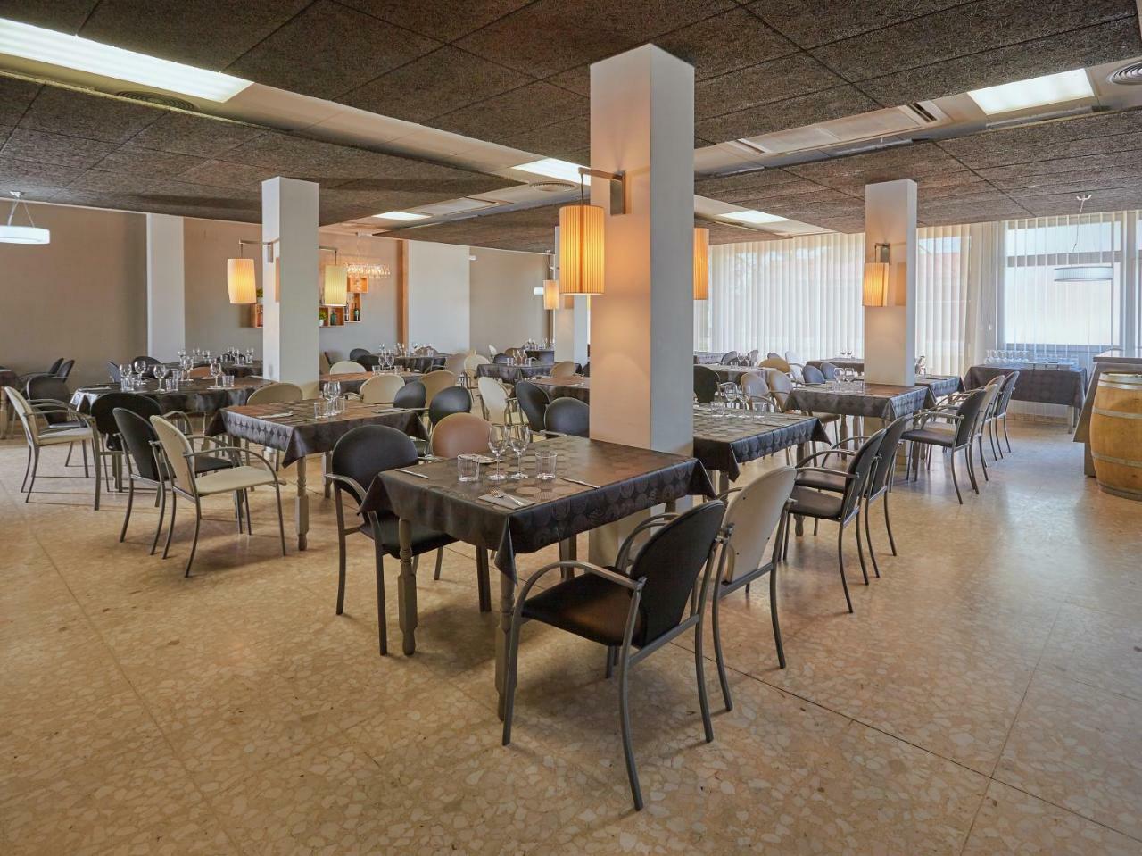 סרברה Hostal Nobadis מראה חיצוני תמונה