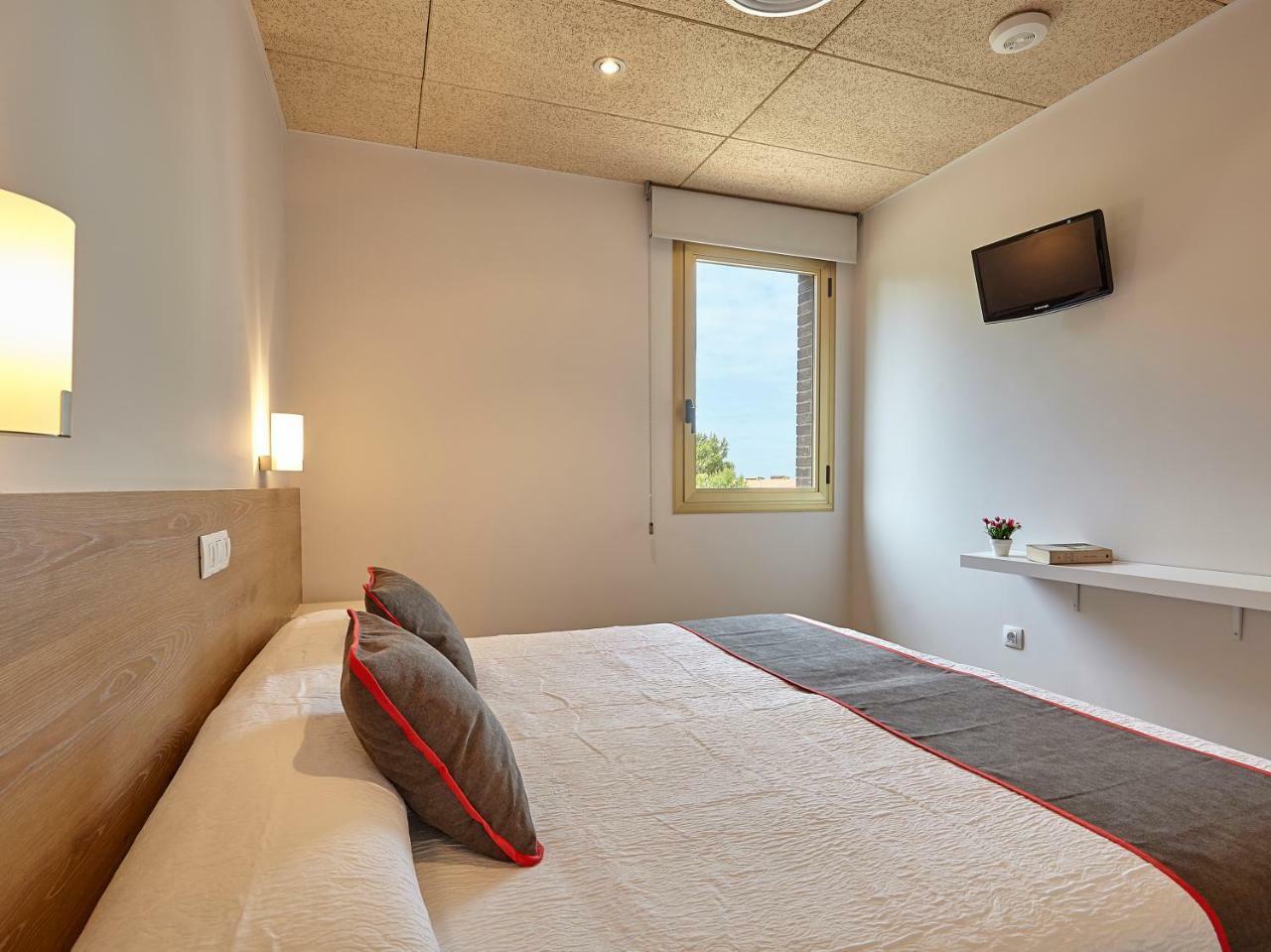 סרברה Hostal Nobadis מראה חיצוני תמונה
