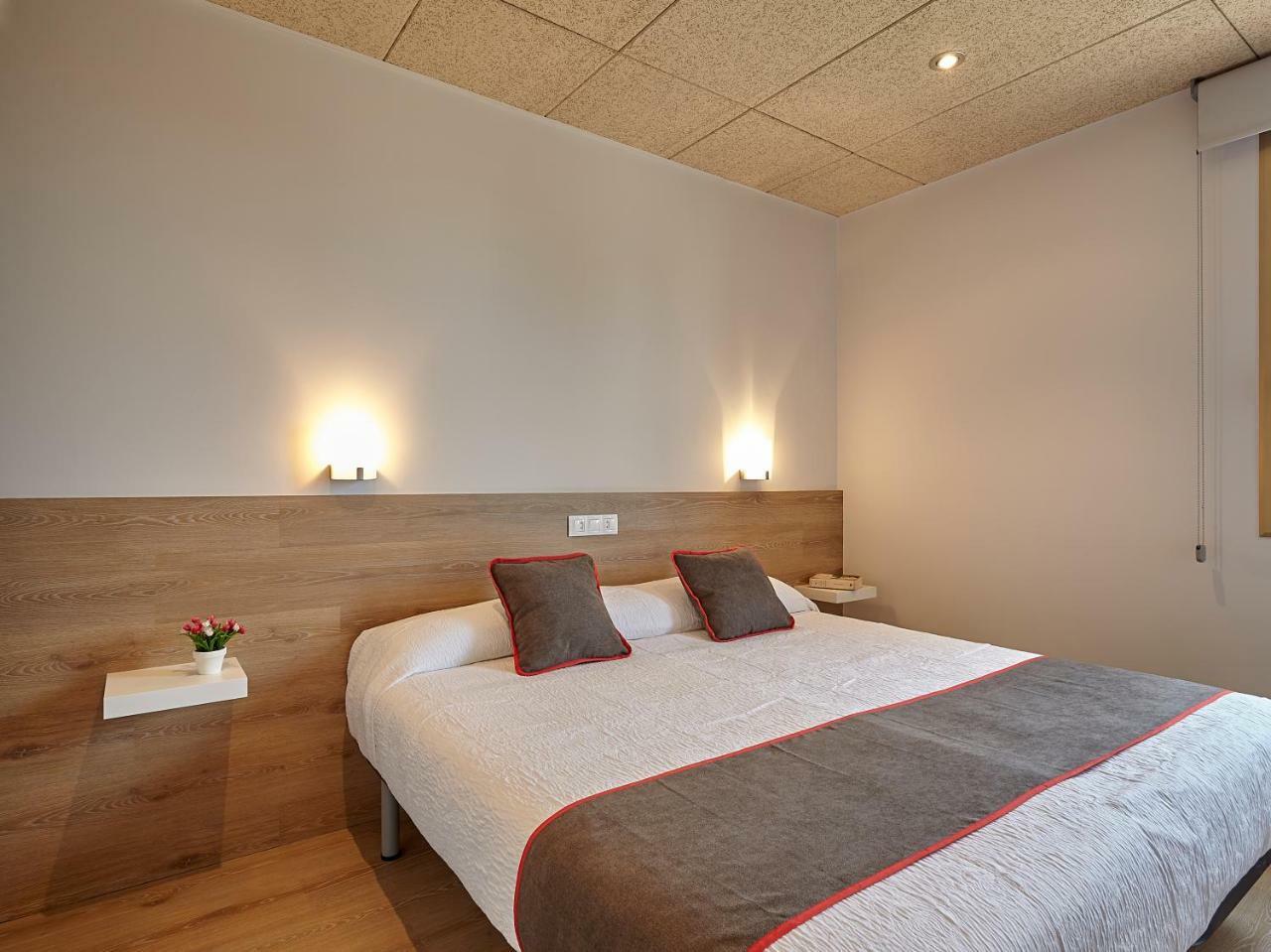 סרברה Hostal Nobadis מראה חיצוני תמונה