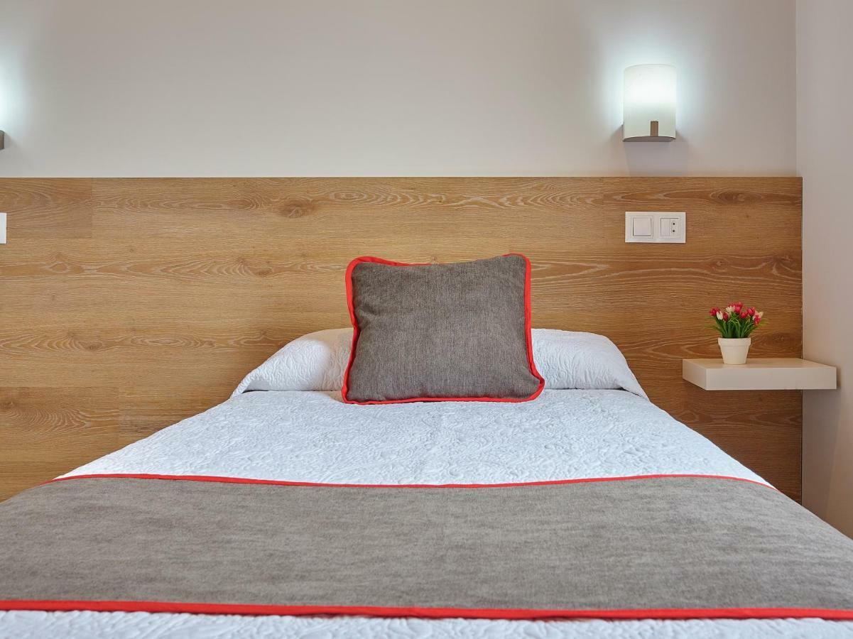 סרברה Hostal Nobadis מראה חיצוני תמונה