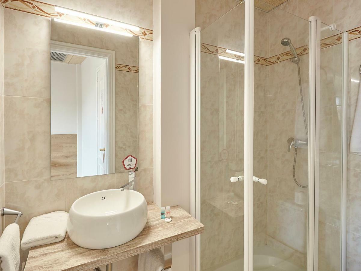 סרברה Hostal Nobadis מראה חיצוני תמונה