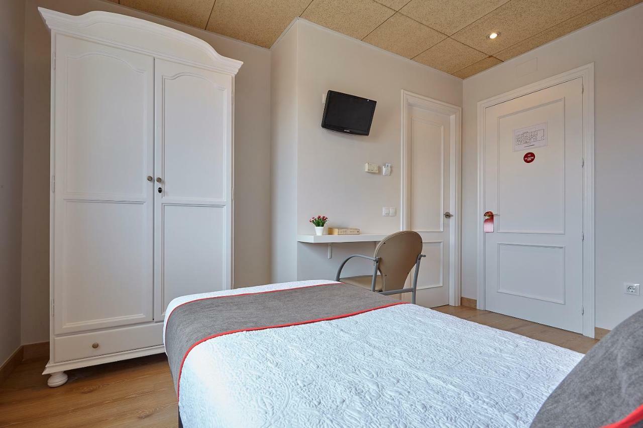 סרברה Hostal Nobadis מראה חיצוני תמונה